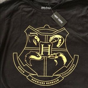 NWT Harry Potter Hogwarts Crest T-Shirt!